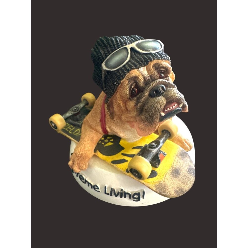 Zelda Wisdom Xtreme Living Bulldog Figurine‎ With Skateboard
